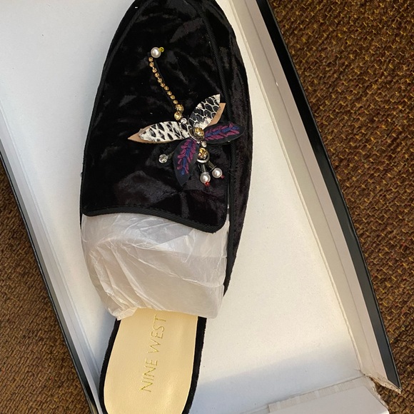 Nine West Dragonfly Black Flats Slip-On - Picture 4 of 8